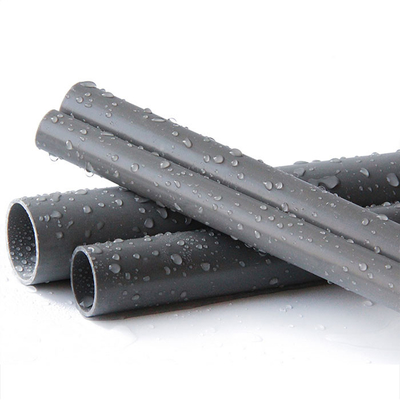 Tubos plásticos adhesivos DN20 - DN630 tubo del drenaje del PVC del abastecimiento de agua del gris UPVC